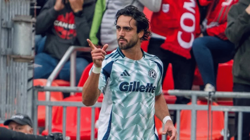 Leonardo Campana celebrando su gol ante Toronto FC en la MLS.