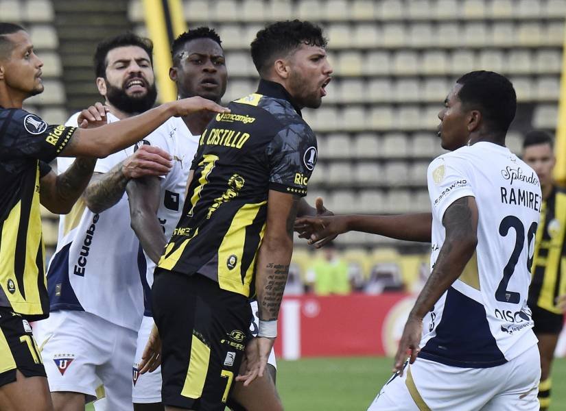 Expulsión de Bryan Ramírez ante Deportivo Táchira.