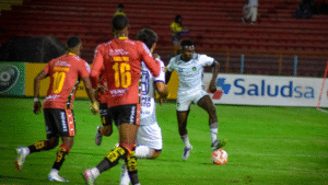 GOLES | Delfín resistió y frustró al Deportivo Cuenca en un duelo sin emociones