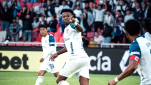 GOLES | CUANDO TODO TERMINABA EN EMPATE… LLEGÓ EL REGALO
